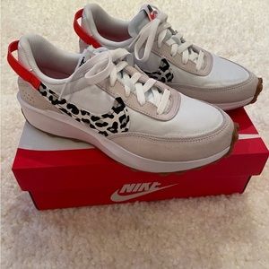 Nike Waffle Debut Women’s 8 NWB